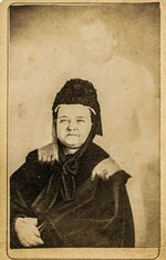 Представляем Вашему вниманию фотографию Мэри Тодд Линкольн с призраком Авраама Линкольна (1872).jpg