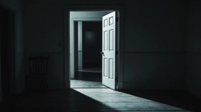 Почему нельзя оставлять открытую дверь в полночь